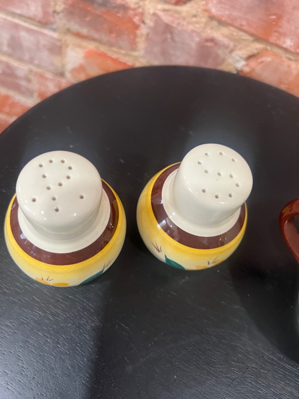 Vintage Vernonware 1950s Brown Eyed Susan‎ Ceramic Creamer and Salt & Pepper Set - Picture 3 of 7